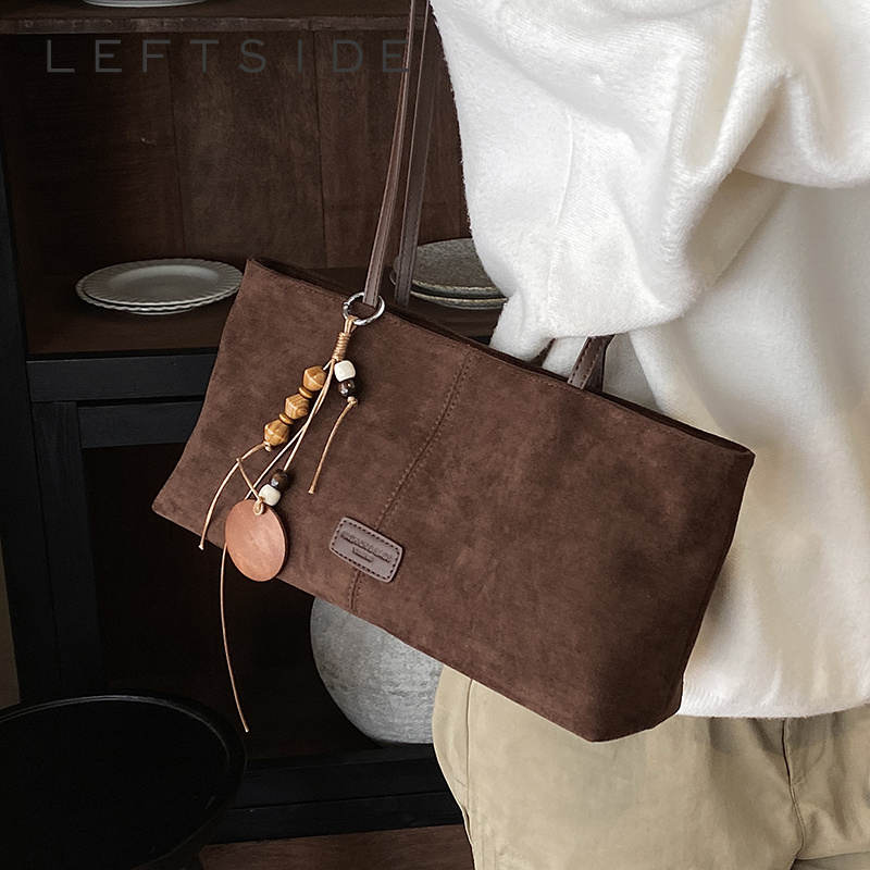 Women Bags 2026 Trends - LEFTSIDE 레트로 스웨이드 숄더 토트백, 우드